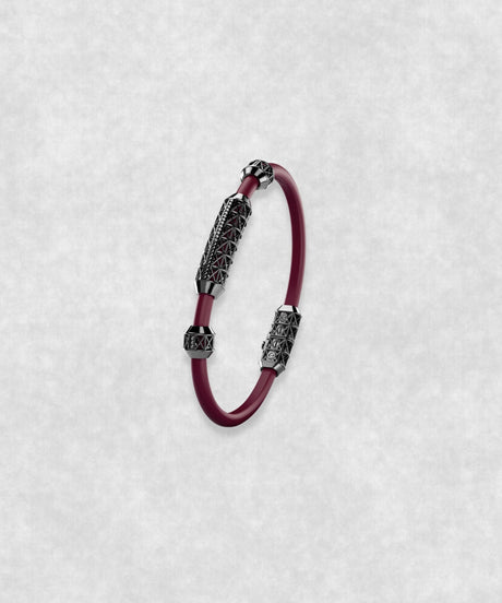 White gold-coated bracelet featuring a medium centerpiece set with 29 diamonds and a flexible bordeaux rubber band.